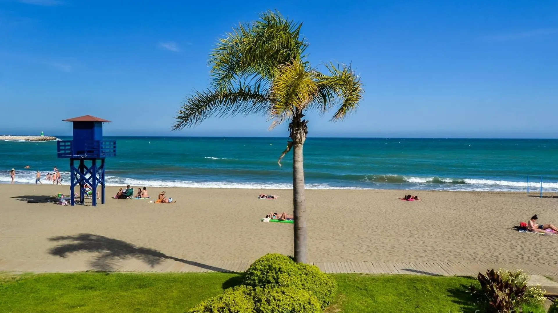 Benalbeach 207- Primera Linea De Playa - Piscina Abierta Todo El Ano Benalmádena 0*,  Spanien
